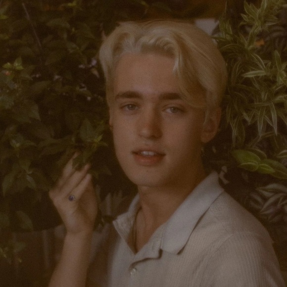 Meet your Posher, Max - Picture 7 of 15